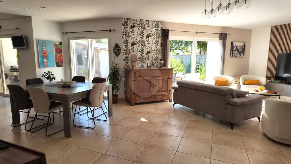 Séjour - Maison Contemporaine avec Terrasse à Proximité