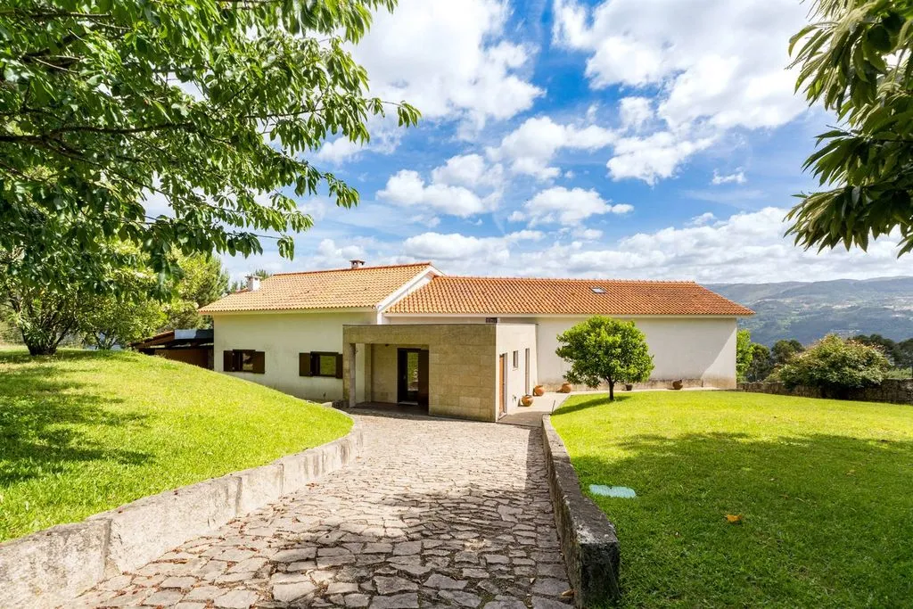 Jardin - Luxury Detached House with Extensive Land in Baião