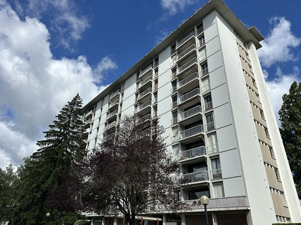 Välivaade - Traversant Flat with Balcony in Annecy