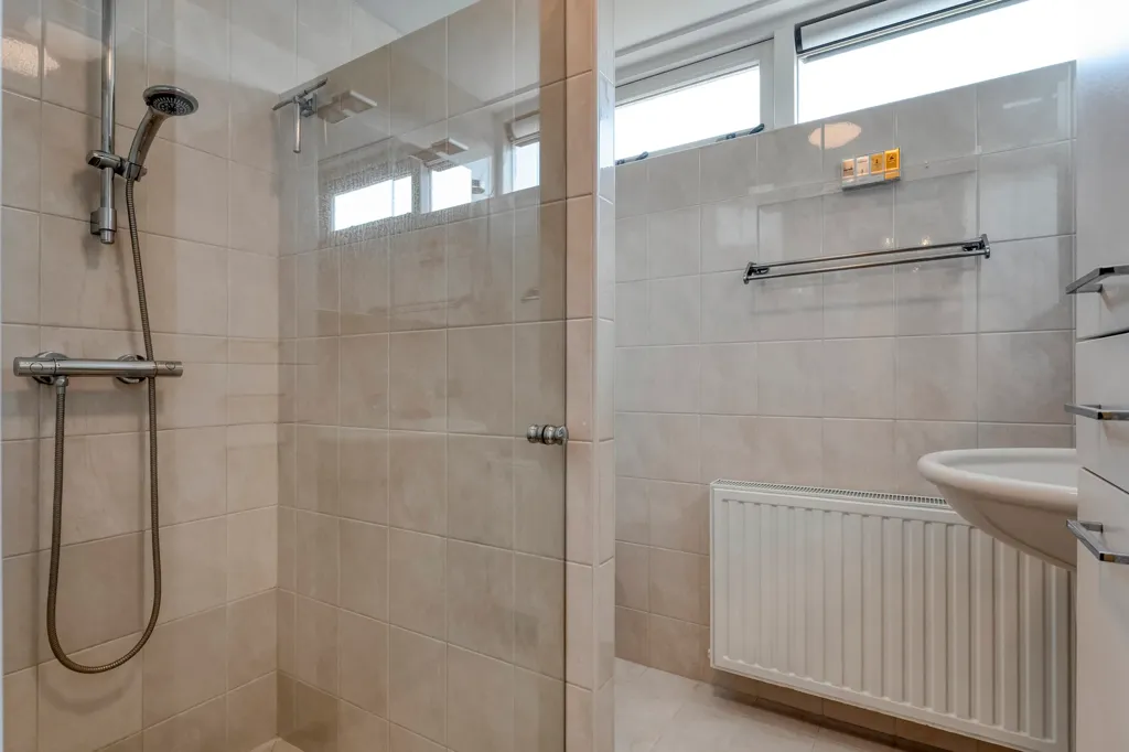 Vannitoad - Spacious Corner House with Garden in Hoogeveen