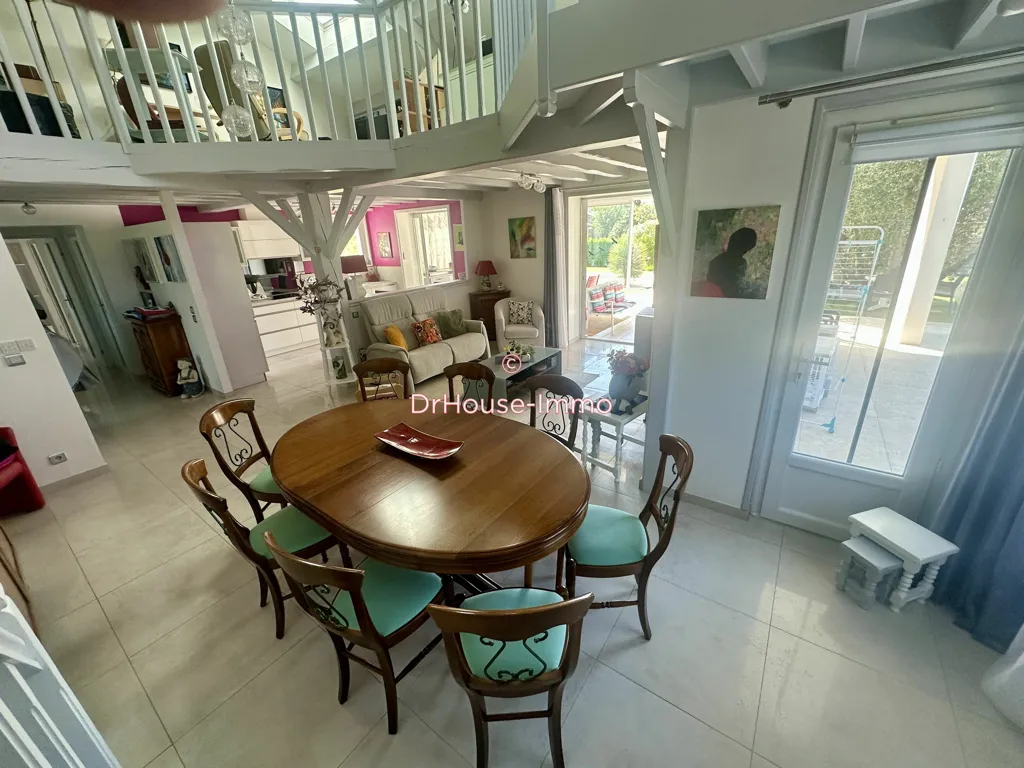 Salle à manger - Maison avec Piscine et Jardin à Malissard