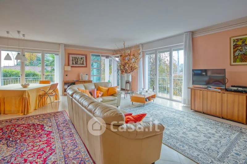 Salón - Villa with Lake View in Verbania