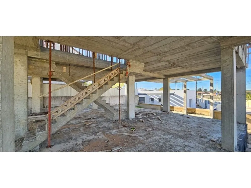 Toad - Contemporary 3-Bedroom House in Seixal