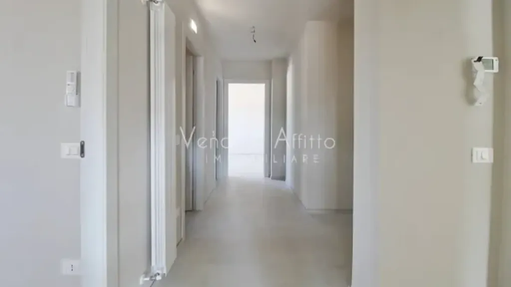 Entrée - Modern Apartment with Balcony in Central Vasto