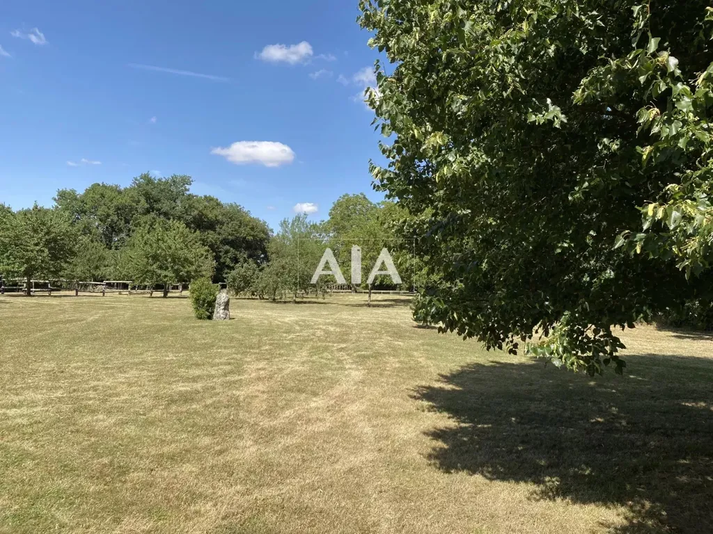 Aed - Charming Property with Pool between Civray and Ruffec