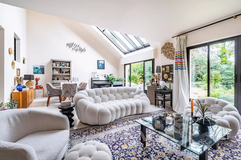 Elutuba - Architect-Designed House with Terrace in Bougival
