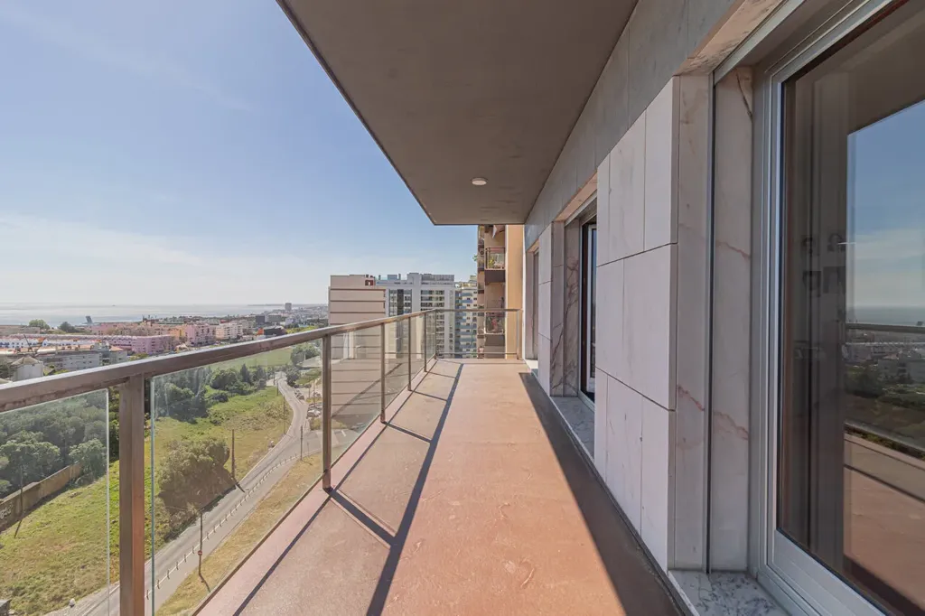 Balcon - Duplex Apartment with Tejo View in Lisbon
