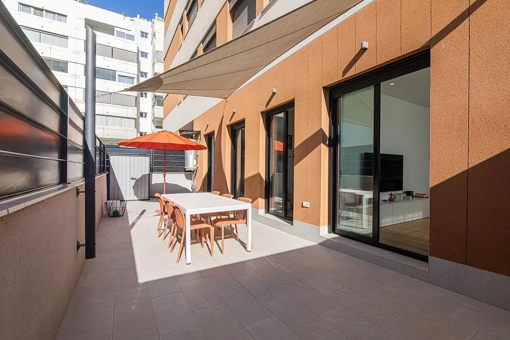 Terrace - Semi-New Flat with Pool in El Travaló, Elche