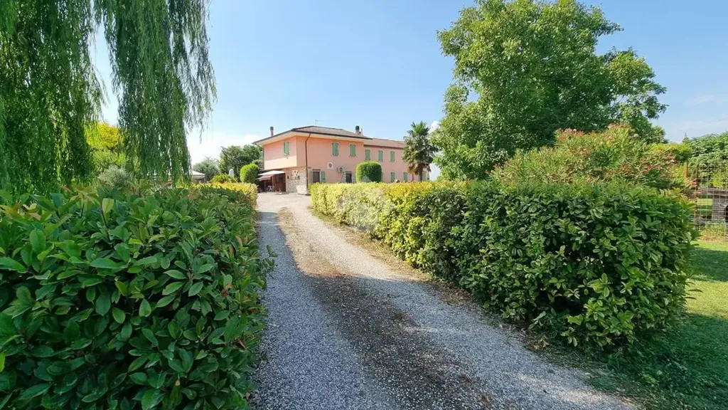 Välivaade - Restored Villa with Multiple Apartments in Borgo Virgilio