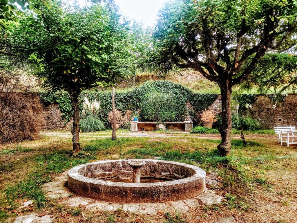 Jardin - Masia with Modernist House in Avinyó
