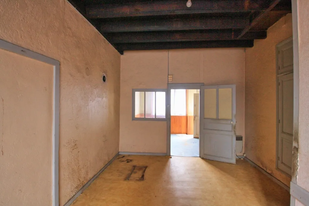 Pièces - Maison de Village avec Garage et Cour à Cusset