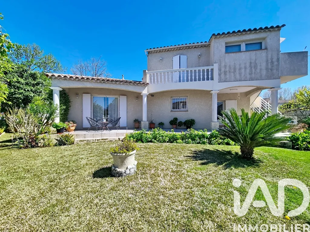 Välivaade - Traditional House with Garden in Nîmes