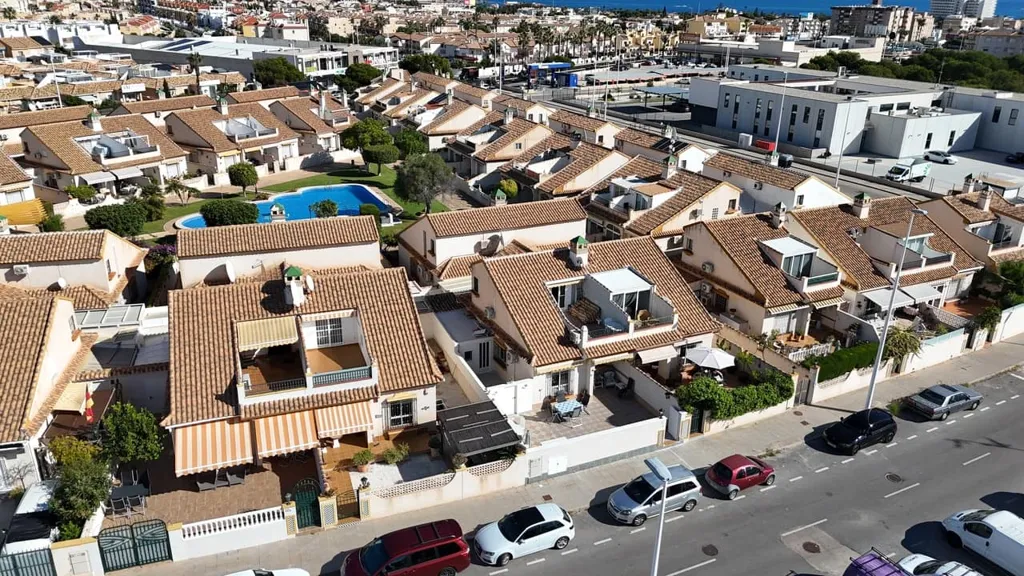 Õhuvaade - South-Facing Bungalow with Pool in La Zenia