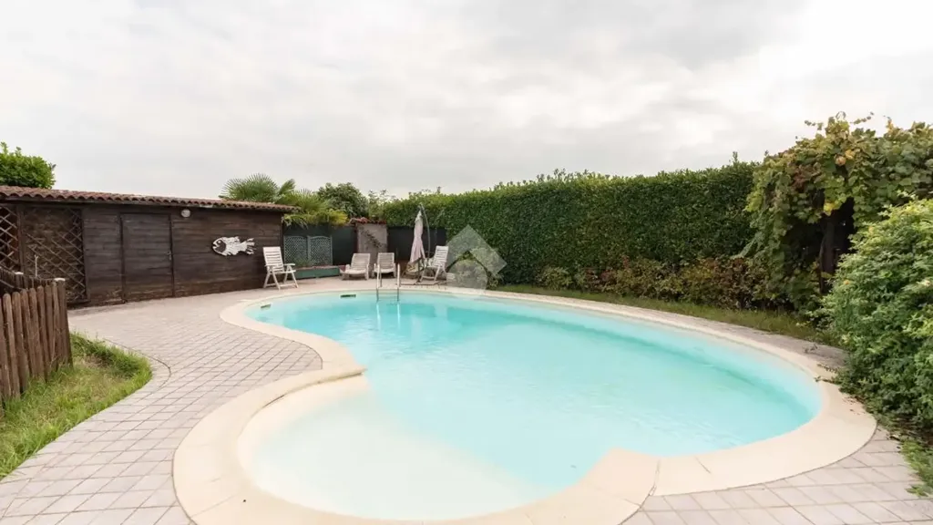 Bassein - Villa with Pool and Garden in Barbania