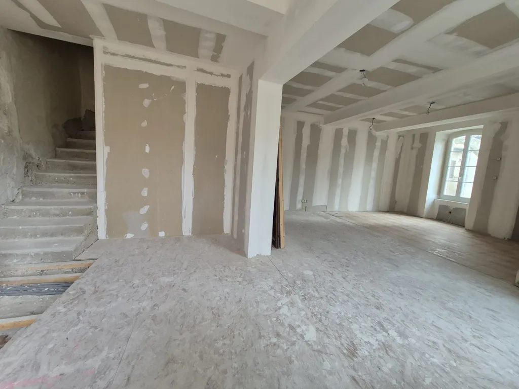 Séjour - Immeuble avec Appartements et Local Commercial à Eyragues