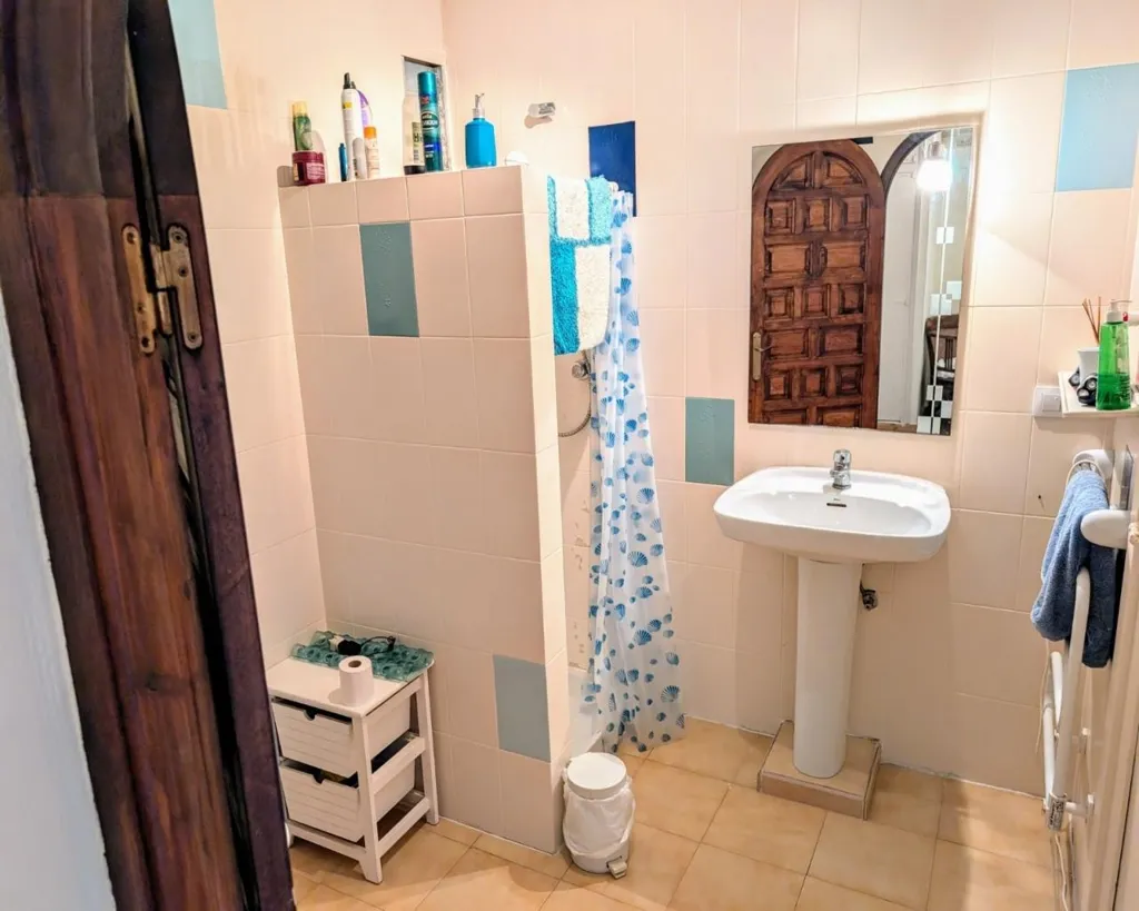 Bathrooms - Traditional Villa with Sea View in Benimeit, Moraira