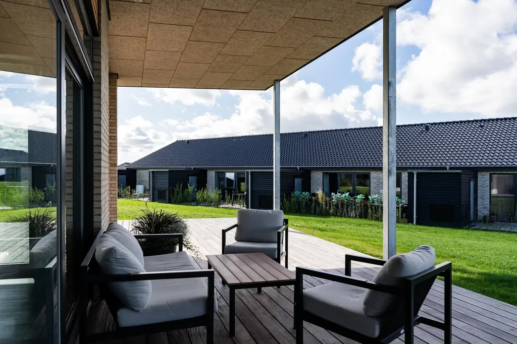 Terrasse - Modern Row House with Terrace in Haslev