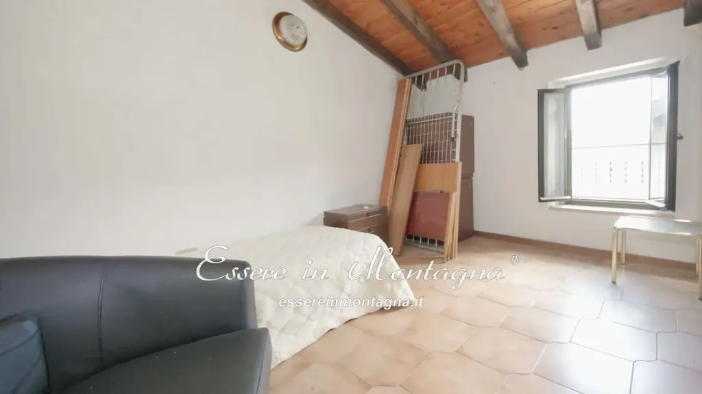 Bedrooms - House Portion with Mountain View in Fanano
