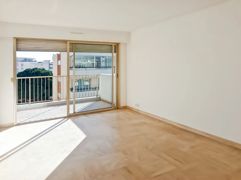 Cannes Apartment with Mountain View