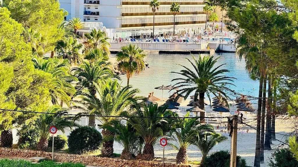 Seaside Apartment with Pool in Calvià