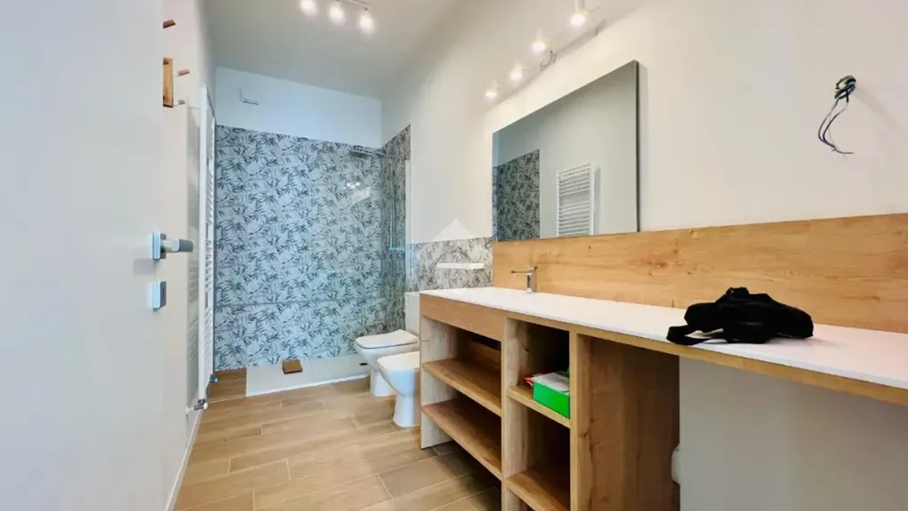 Vannitoad - Modernised Two-Bedroom Apartment in Mantova