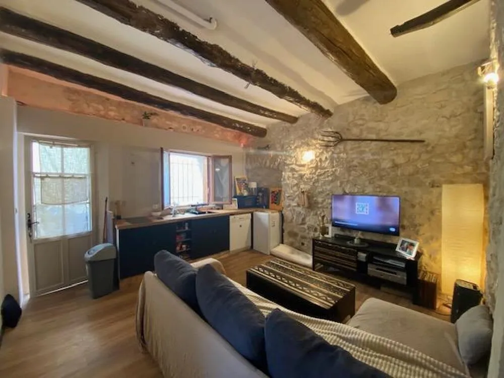 Séjour - Appartement Rénové avec Cour au Calme à Éguilles