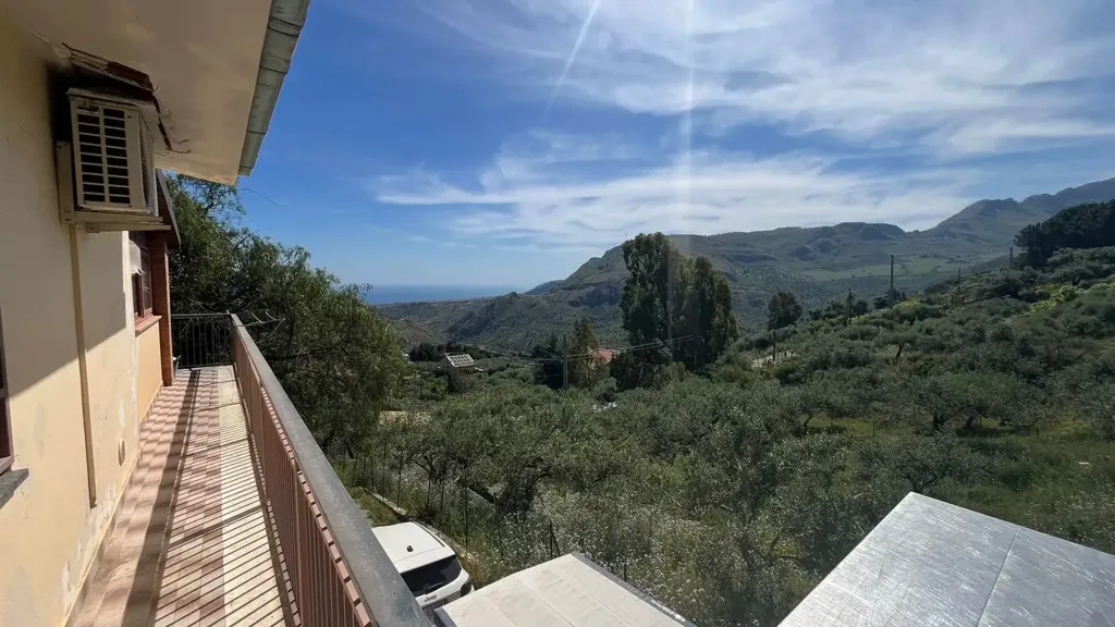 Balcon - Villa Portion with Garden in Casteldaccia