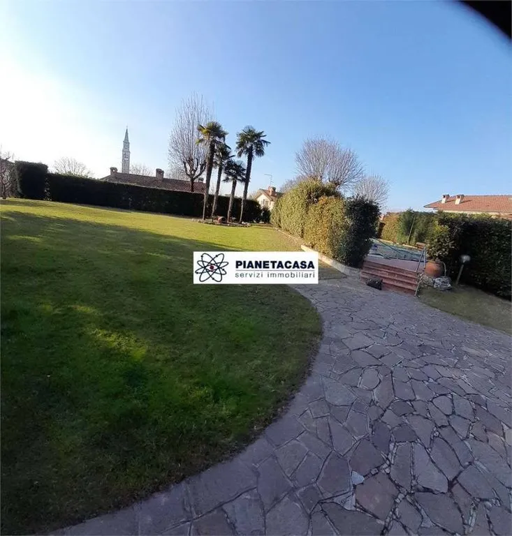 Aed - Luxury Villa with Pool in Mozzo, Lombardy