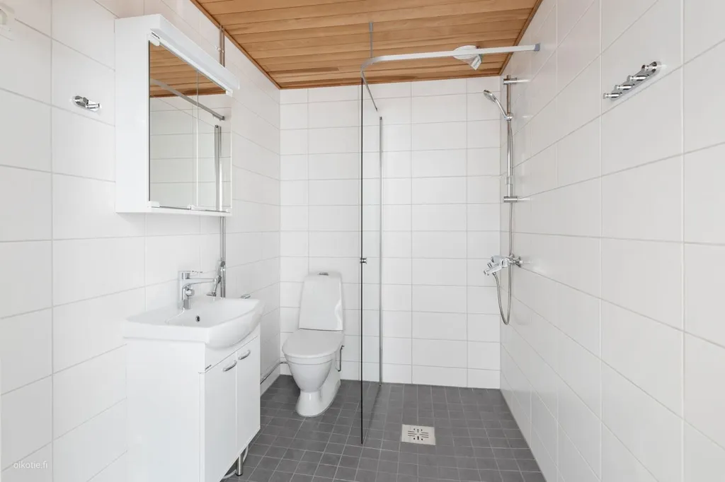 Bagni - Studio Flat with Balcony in Linnakaupunki, Turku