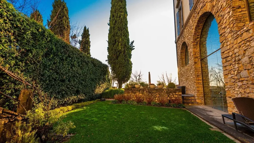 Aed - Historic Apartment with Convent Views in Bergamo