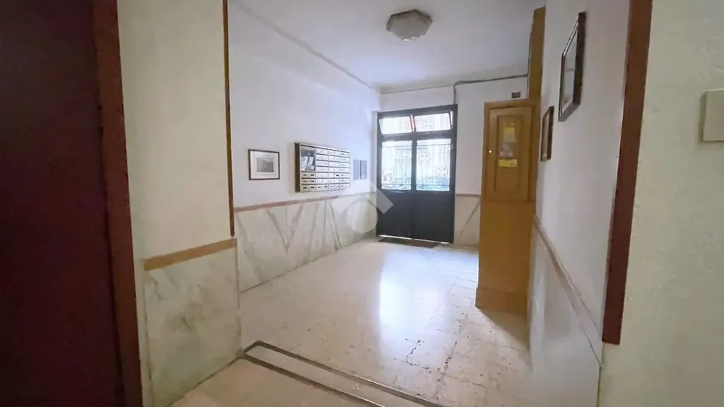 Esik - Three-Bedroom Flat with Balcony in Palermo