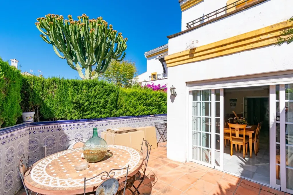 Terrazza - Townhouse with Garden in Estepona