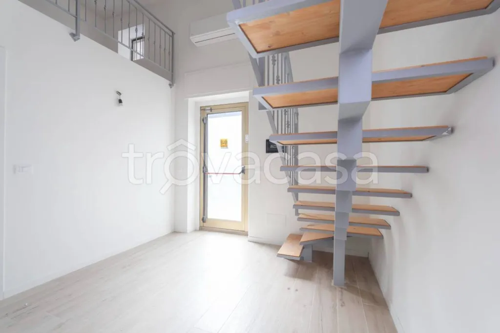 Pièces - Modern Loft with Dual Access in Turin