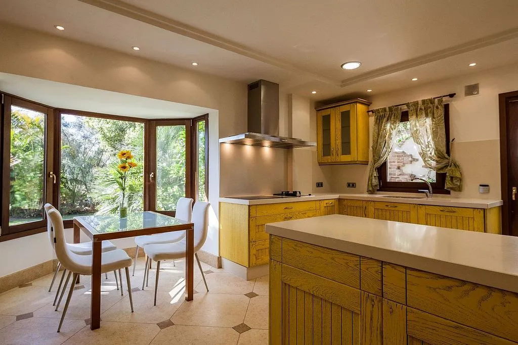 Cuisine - Classical Villa with Pool in Marbella's Milla de Oro