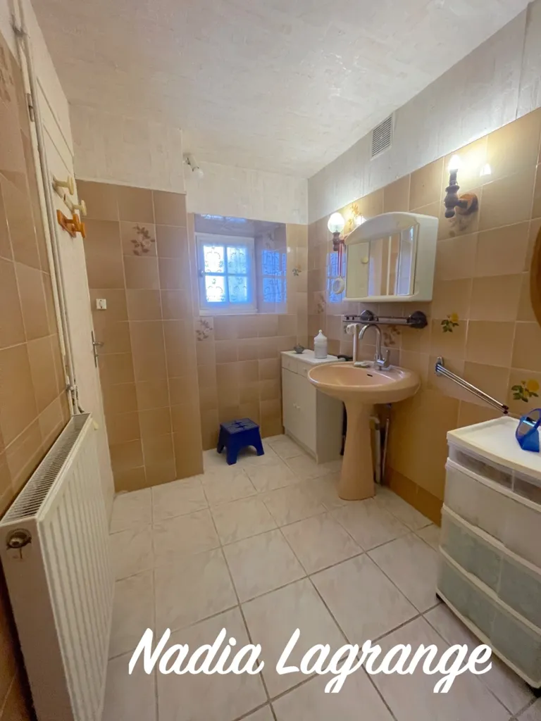 Salles de bain - Maison en Pierre avec Grange et Hangar au Calme