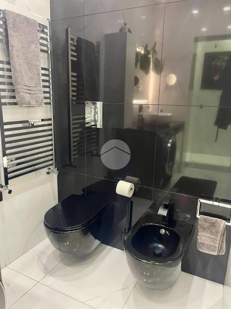 Baños - Modern 3-Bedroom Apartment in Cosenza