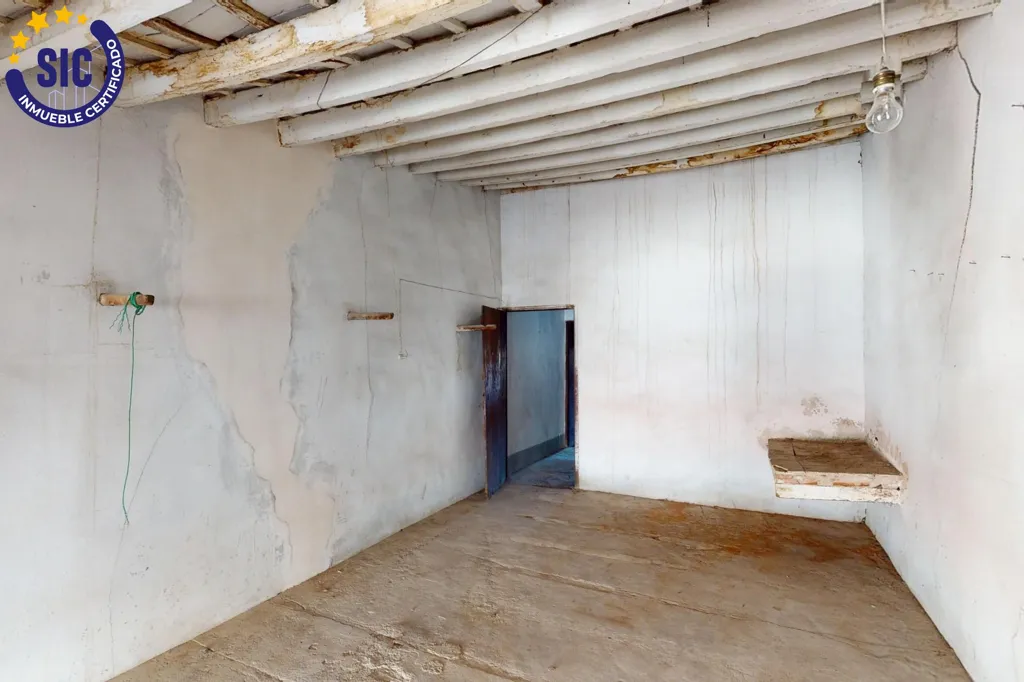 Pièces - Three-Storey House for Restoration in Castellón Centre