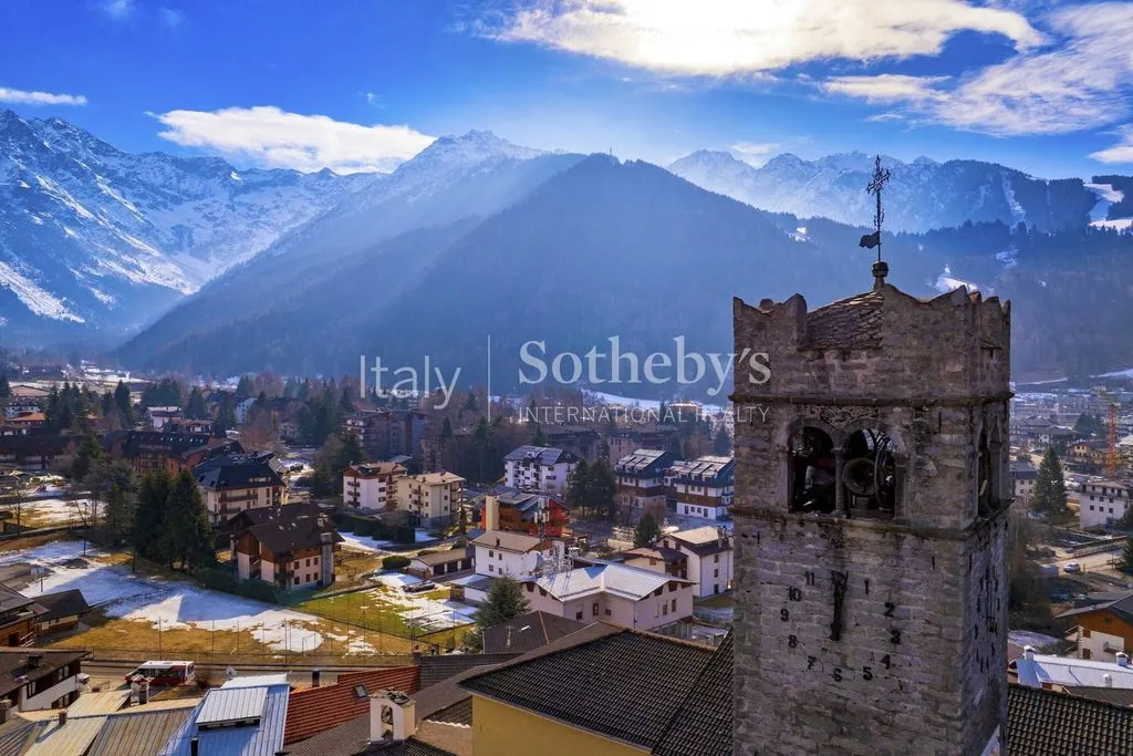 Luxury Flat with Garden in Ponte di Legno