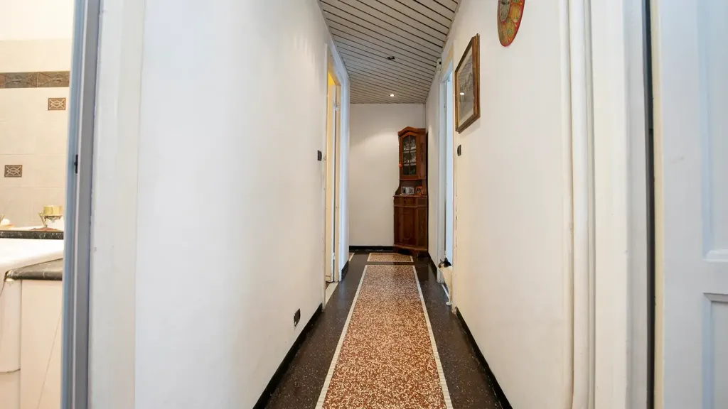 Esik - Central Apartment with Balcony in Genoa