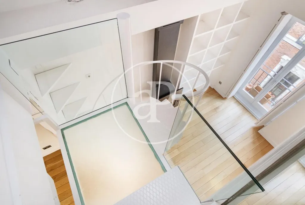 Rooms - Modern Apartment with Balcony Views in Madrid Centre