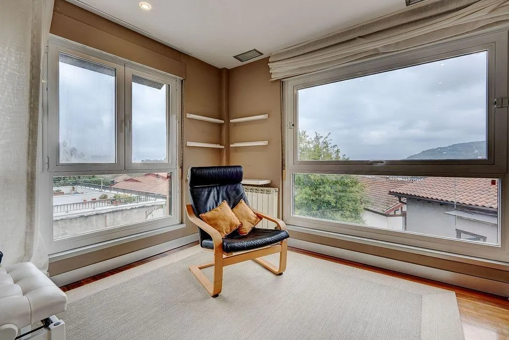Elutuba - Spacious Flat with Views in San Roque
