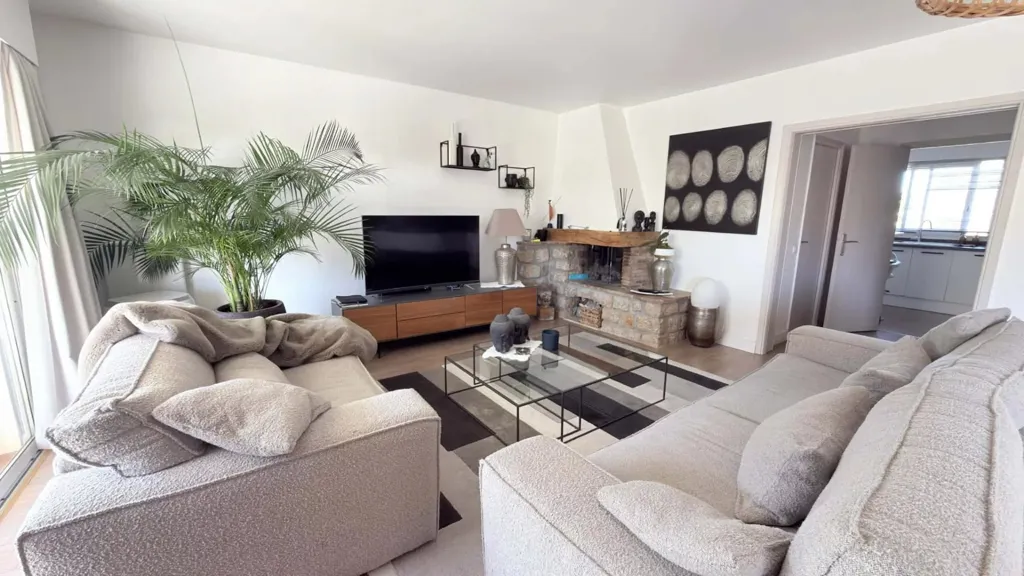 Living Room - Luxury Apartment with Terrace in Cap d’Antibes