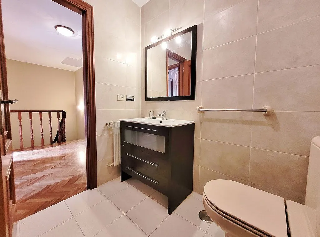 Vannitoad - Semi-detached House with Pool in Liáns