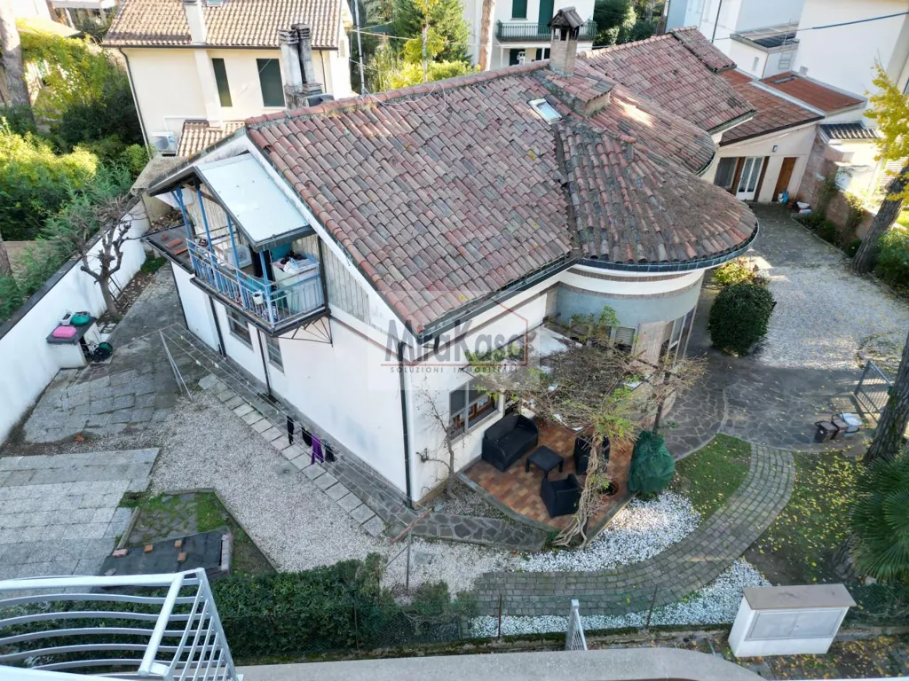 Õhuvaade - Modernist Villa with Curved Design in Cervia