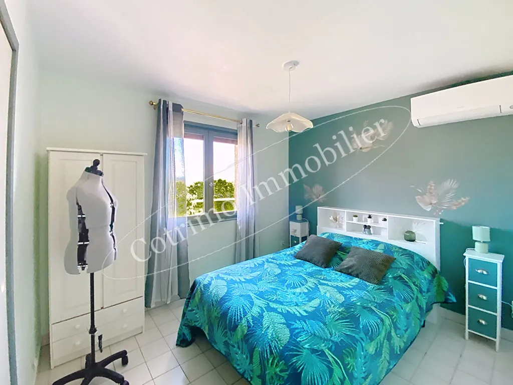 Chambres - Maison avec Piscine et Garage Double à Genas
