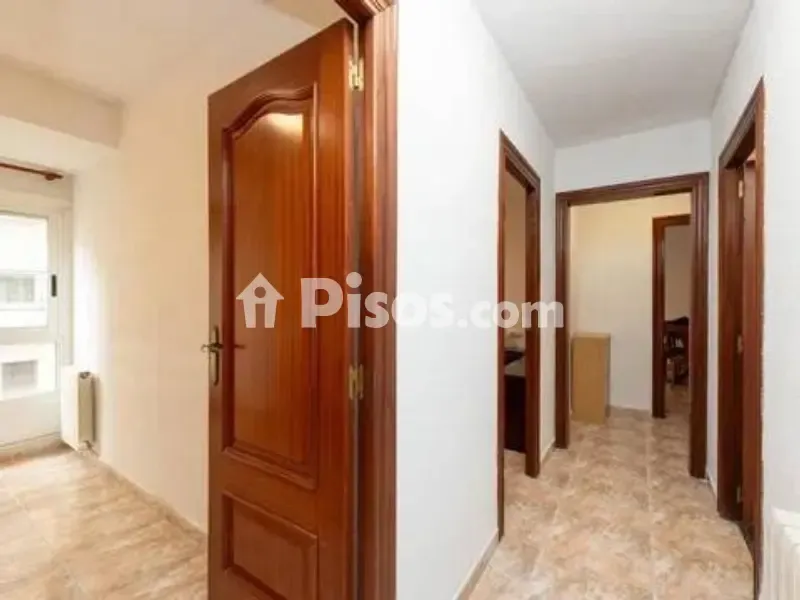 Ingresso - Classically Styled Flat with Balcony in Traditional Centre