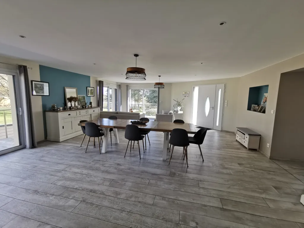 Sala da pranzo - Contemporary Villa with Pool in Parkland