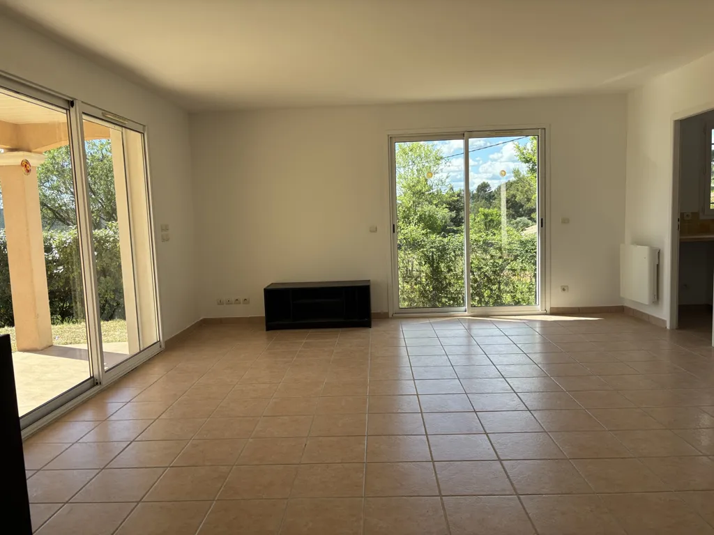 Elutuba - Traditional House with Garage in Lorgues