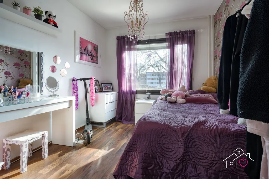 Bedrooms - Flat with Glazed Balcony in Riutoja
