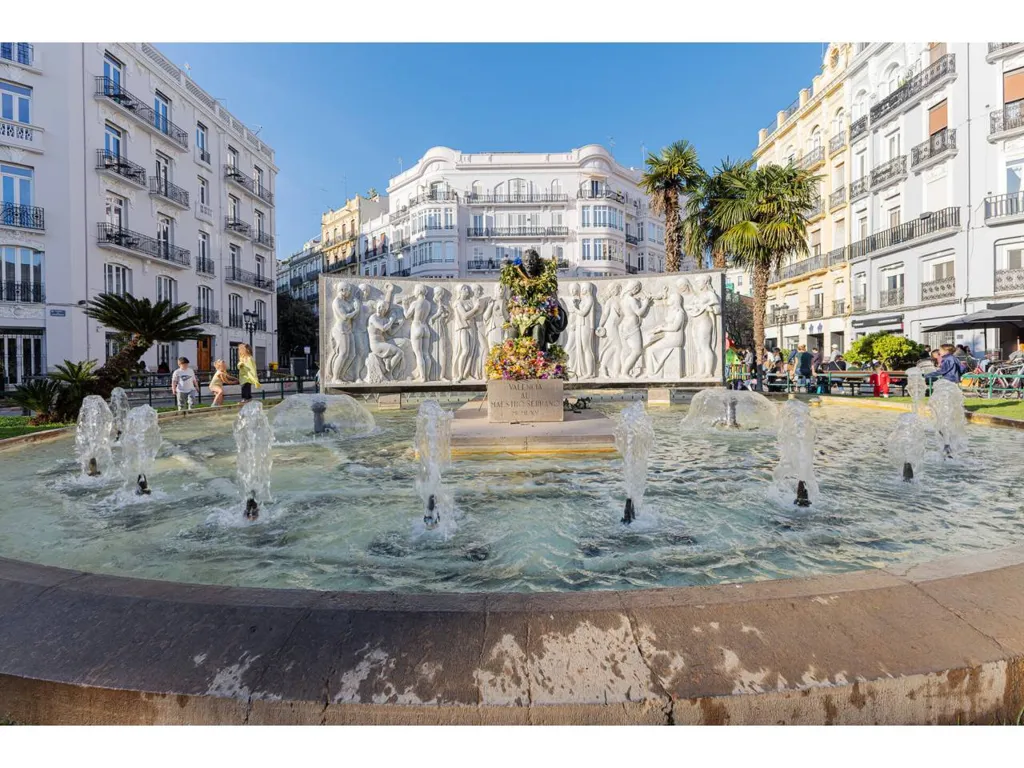 Modernised Flat with Balcony in Gran Vía